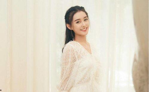 娱乐圈爆料蒋依依是谁啊,蒋依依是谁？揭秘童星转型之路  第2张